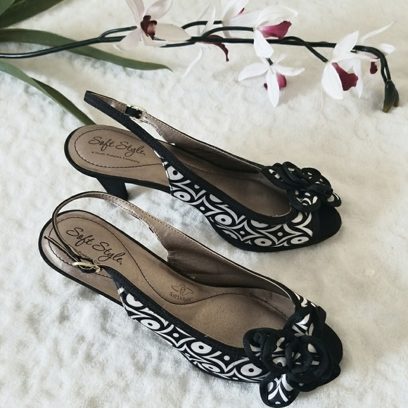 Hush Puppies Shoes - 💃CCO💃Soft Style By Hush Puppies Geometric Sling